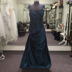 Impressions La Perle modified A-line. Size 16